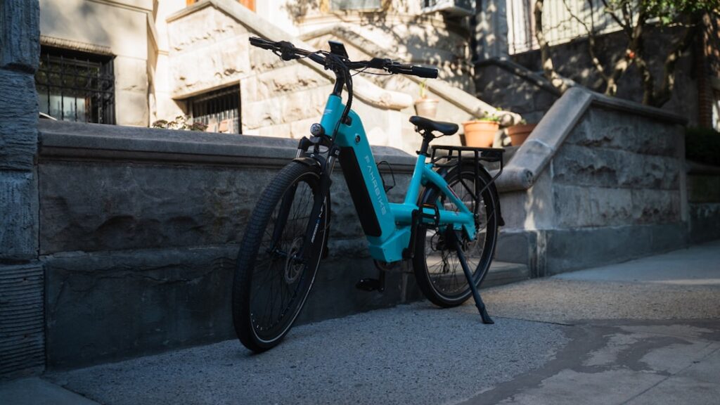 découvrez le monde des bicyclettes électriques : une solution de mobilité durable alliant confort et performance. explorez notre gamme de modèles adaptés à tous vos besoins, que ce soit pour vos trajets quotidiens ou vos randonnées. roulez vers l'avenir avec style et efficacité.