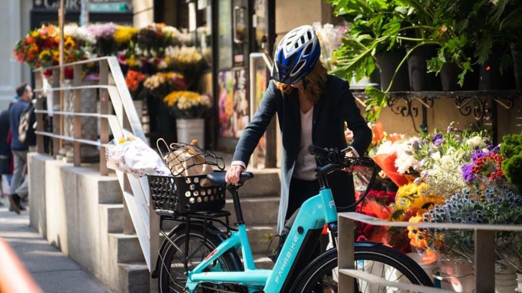 découvrez le monde des vélos électriques : une solution écologique et pratique pour vos déplacements quotidiens. explorez nos modèles variés, adaptés à tous les terrains et à tous les utilisateurs. profitez d'une conduite sans effort avec une assistance électrique optimale.