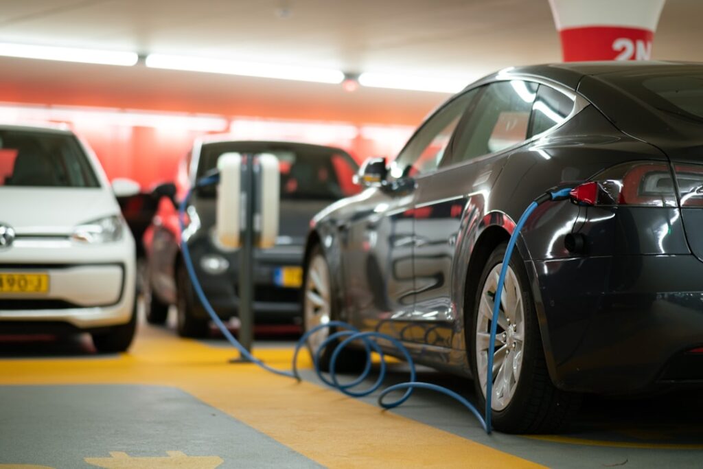 découvrez l'avenir de la mobilité avec notre guide complet sur les voitures électriques. apprenez-en plus sur les avantages, les modèles disponibles, leur impact environnemental et comment faire le meilleur choix pour votre transition vers une conduite durable.
