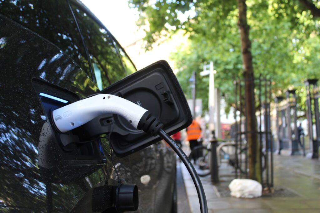 découvrez l'univers des véhicules électriques : une alternative écologique et innovante pour des trajets durables. explorez les avantages, les modèles disponibles et les dernières technologies qui révolutionnent la mobilité.