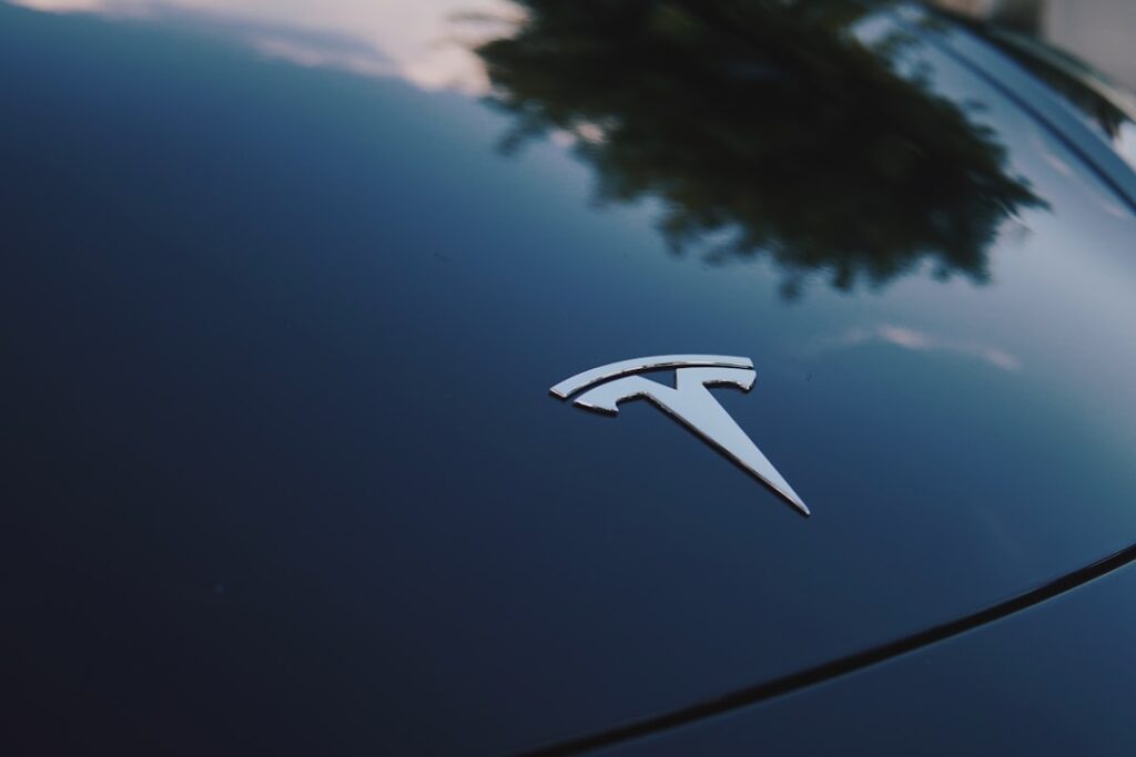 découvrez le tesla semi, le camion électrique révolutionnaire conçu pour transformer le transport de marchandises. avec sa performance exceptionnelle, son autonomie impressionnante et ses innovations technologiques, le tesla semi propose une solution durable et efficace pour l'industrie du transport. explorez ses caractéristiques uniques et engagez-vous dans la transition vers un avenir zéro émission.