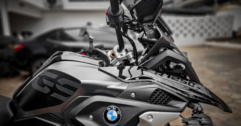 découvrez l'univers des motos bmw, alliant performance, design et innovation. explorez nos modèles emblématiques, des roadsters aux sportives, conçus pour les passionnés de conduite.