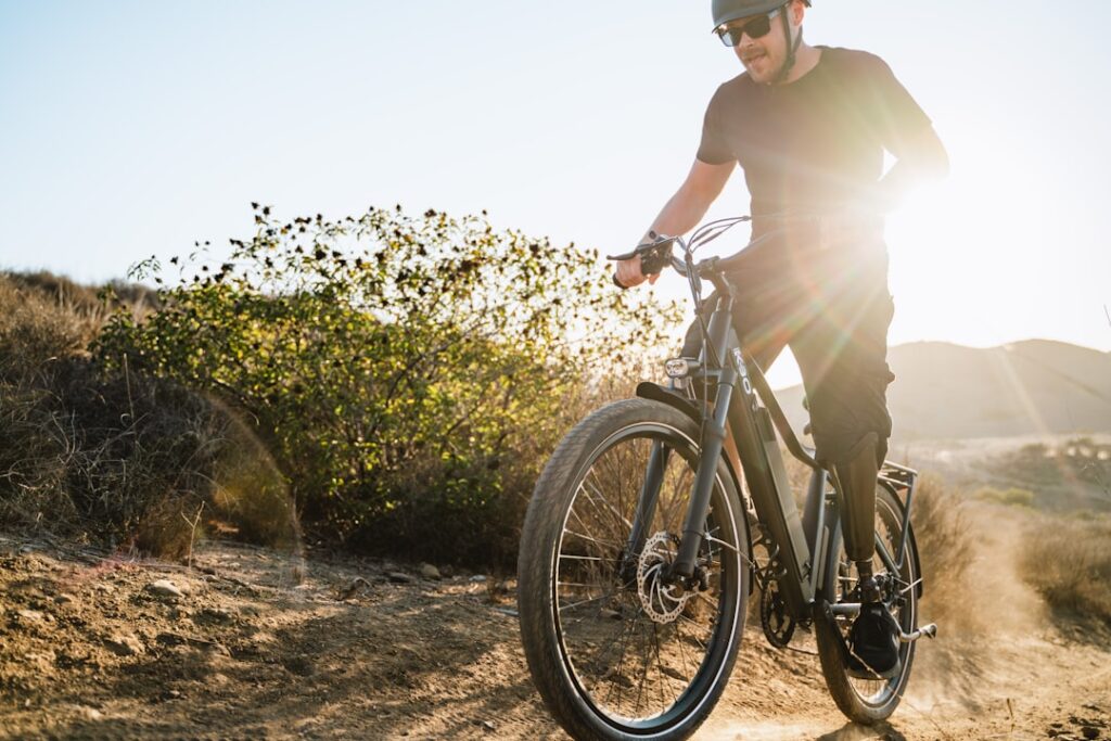 découvrez le plaisir de rouler avec un vélo électrique ! idéal pour les trajets quotidiens ou les balades du week-end, le vélo électrique allie confort, performance et respect de l'environnement. profitez de la puissance d'un moteur électrique pour explorer de nouveaux horizons sans effort.