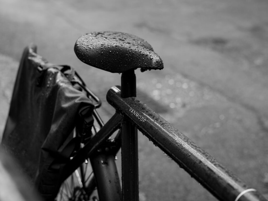 découvrez notre sélection de vélos électriques alliant performance et confort. idéaux pour vos déplacements urbains ou vos aventures en plein air, ces vélos respectent l'environnement tout en vous offrant une expérience de conduite inégalée. explorez la liberté du transport durable avec nos modèles innovants.