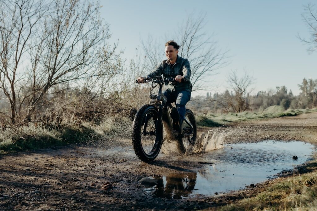 découvrez notre sélection de vtt électriques, alliant performance et confort pour des aventures en pleine nature. profitez de trajets sans effort et d'une autonomie prolongée pour explorer des terrains variés. idéal pour les amateurs de sensations fortes et les balades en famille.