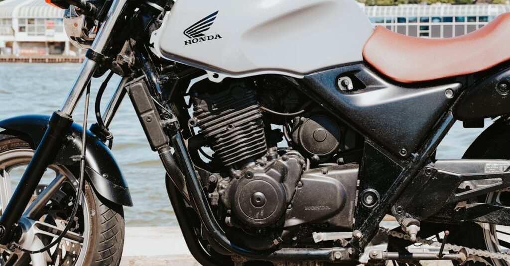 découvrez la honda cb 600 f hornet, une moto emblématique alliant performance et agilité. idéale pour les pilotes en quête d'une expérience de conduite excitante, elle se distingue par son design élégant et ses caractéristiques techniques avancées. explorez ses spécifications, ses avantages et pourquoi elle reste un choix incontournable pour les amateurs de deux-roues.
