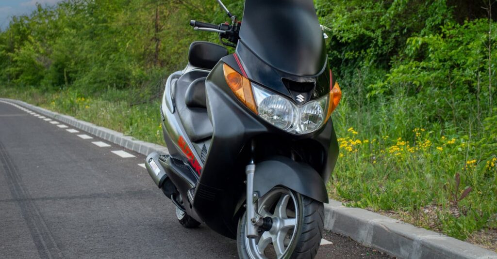 découvrez la puissance et l'aventure avec notre scooter électrique tout-terrain, conçu pour affronter tous les terrains. profitez de performances optimales, d'une autonomie impressionnante et d'un design robuste, idéal pour les passionnés de sensations fortes.