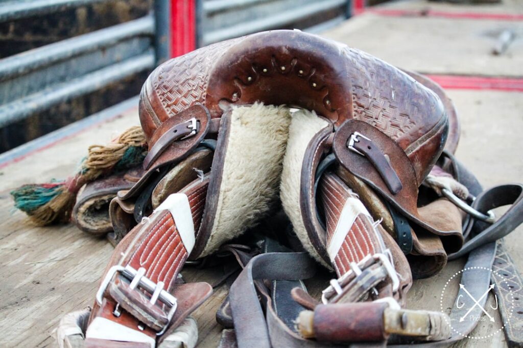 découvrez notre sélection de selles de qualité pour une expérience équestre inégalée. que vous soyez cavalier débutant ou confirmé, trouvez la selle idéale qui allie confort et performance pour vous et votre cheval.