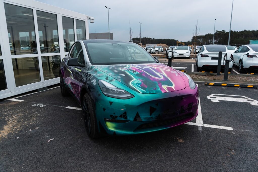 découvrez la tesla model y, le suv électrique alliant performance, confort et technologie de pointe. avec son design moderne, son autonomie impressionnante et ses fonctionnalités avancées, la model y redéfinit l'expérience de conduite électrique. explorez l'avenir de la mobilité avec tesla.