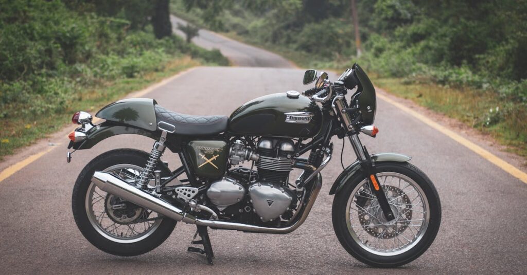 découvrez l'univers de triumph, une marque emblématique synonymes de performance et de style. explorez notre gamme de motos et d'accessoires qui allient innovation, confort et design. préparez-vous à vivre des sensations uniques sur deux roues avec triumph.