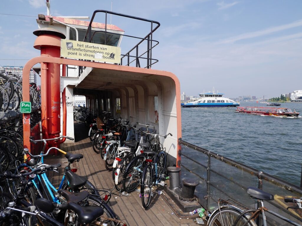 découvrez notre sélection de vélos urbains, alliant style et praticité pour des déplacements quotidiens en ville. idéaux pour naviguer facilement dans le trafic, ces vélos combinent confort, design moderne et performance. explorez nos modèles adaptés à tous les styles de vie et faites de vos trajets urbains une expérience agréable.
