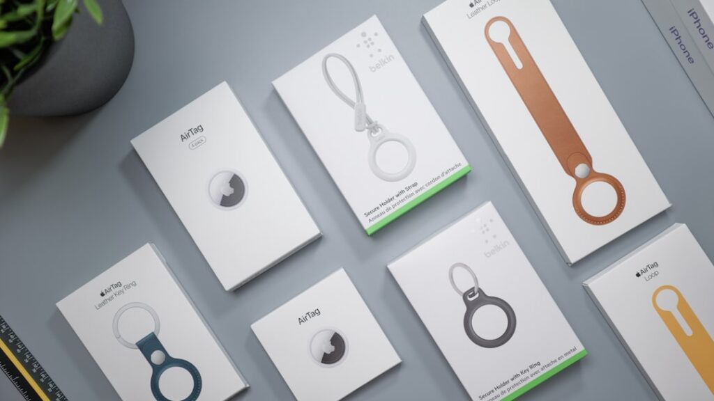 découvrez l’apple airtag, le tracker intelligent qui vous aide à retrouver facilement vos clés, sacs et objets du quotidien grâce à la technologie de localisation précise. idéal pour ne plus rien perdre !