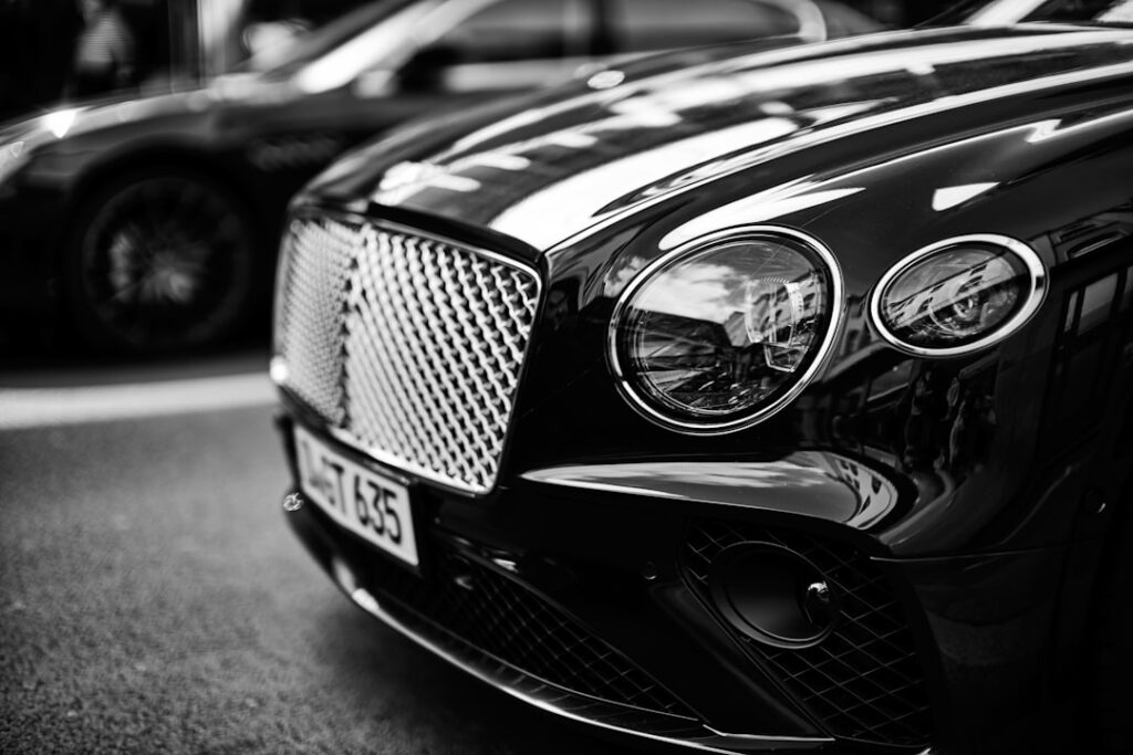 découvrez bentley, la marque de voitures de luxe britannique emblématique, réputée pour ses modèles alliant élégance, performances exceptionnelles et technologies innovantes. explorez l’histoire et les dernières actualités de bentley.