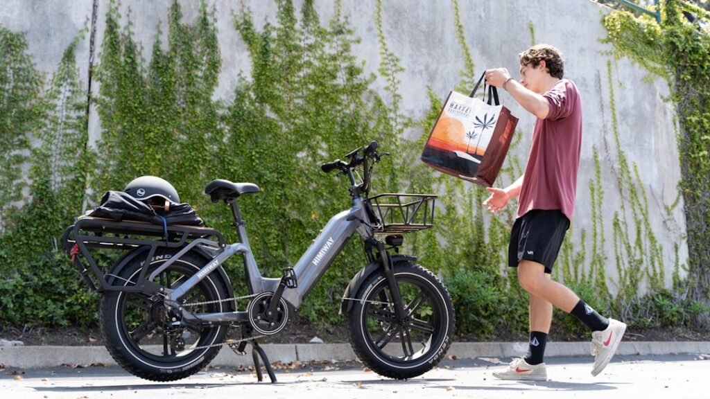 découvrez le cargo bike, un vélo pratique et écologique idéal pour transporter enfants, courses ou marchandises en ville. adoptez une mobilité durable et économique au quotidien !