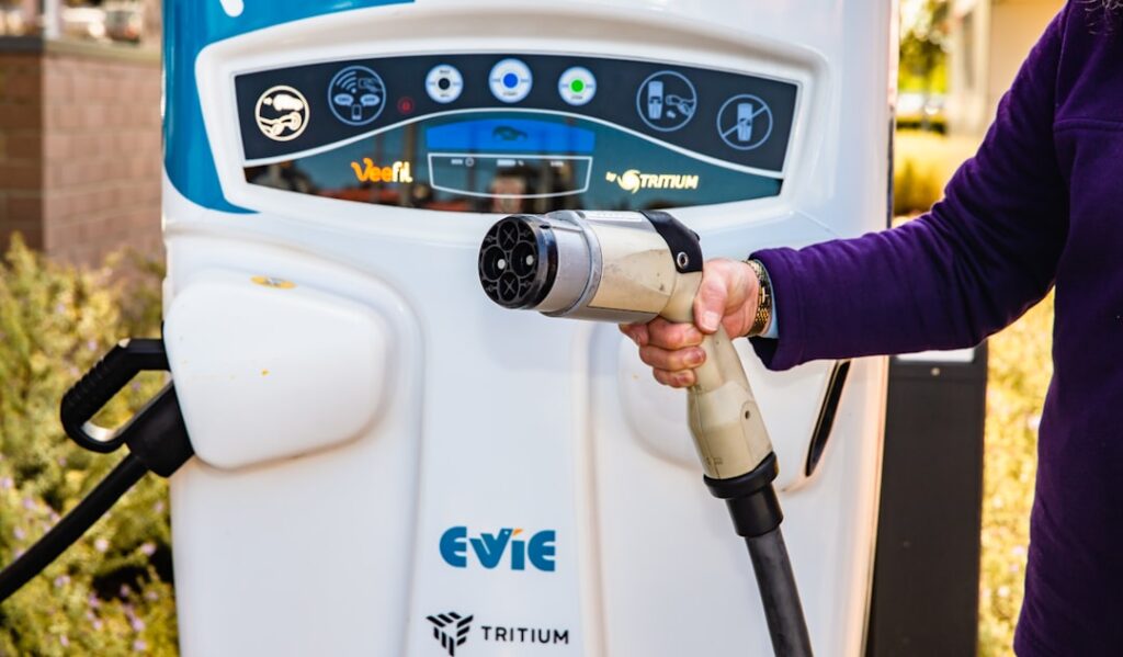 découvrez tout sur les bornes de recharge : types de stations, fonctionnement, avantages et conseils pour recharger facilement votre véhicule électrique en toute sécurité.