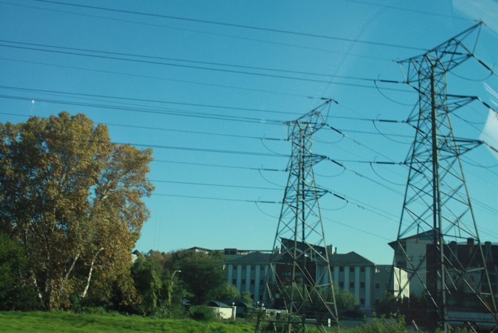 découvrez tout ce qu'il faut savoir sur l'électrification : définitions, enjeux, avantages, innovations et son rôle dans la transition énergétique vers un avenir plus durable.