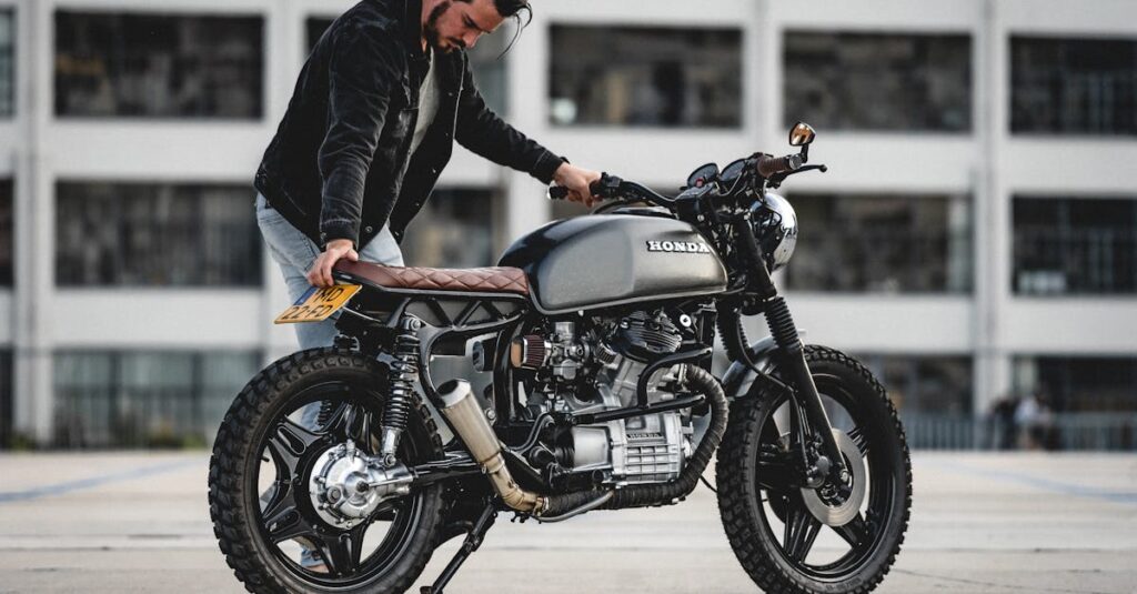 découvrez la honda cb200x, une moto polyvalente idéale pour l’aventure urbaine et les escapades sur route. profitez de son design sportif, de sa maniabilité parfaite et de ses équipements modernes pour une expérience de conduite inoubliable.