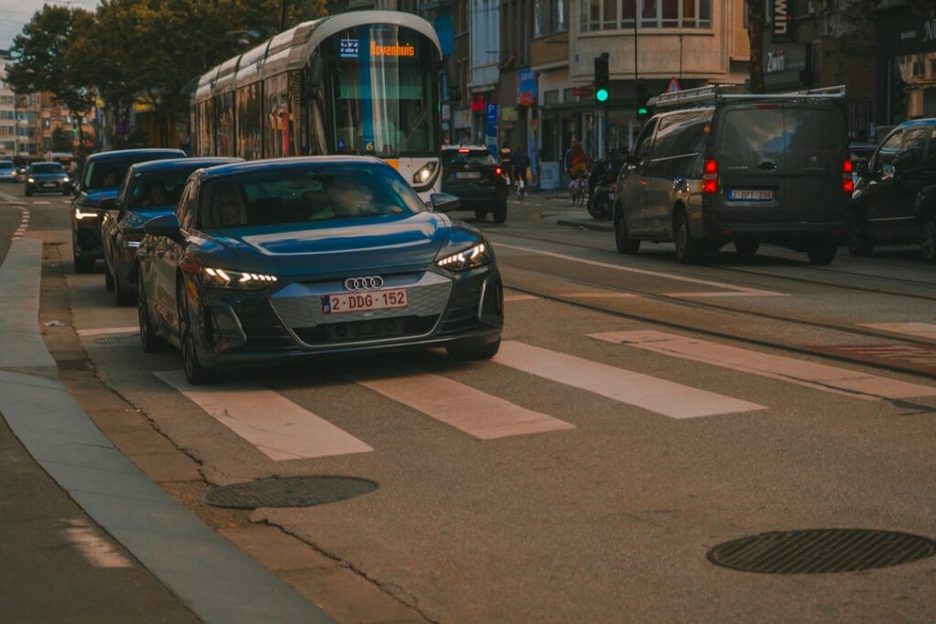 découvrez la hybrid city car, la voiture urbaine hybride idéale pour allier économies de carburant, respect de l'environnement et agilité en ville. parfaite pour vos déplacements quotidiens !