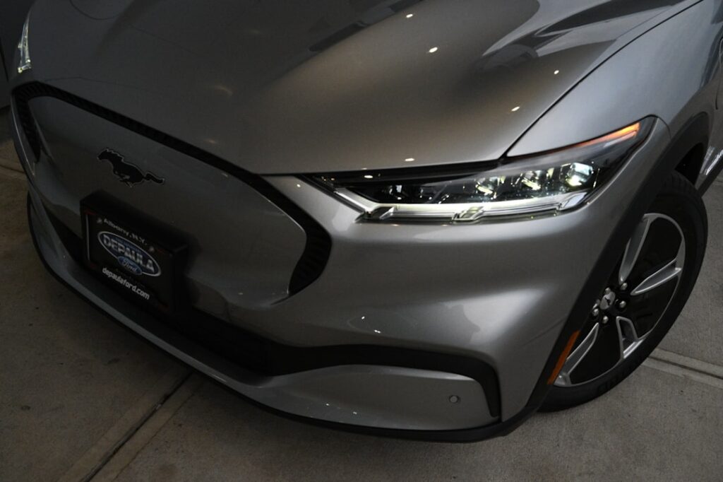 découvrez la gamme lexus hybrid : des voitures alliant élégance, performance et respect de l’environnement grâce à une technologie hybride avancée. profitez d’un confort exceptionnel, de faibles émissions et d’une conduite dynamique avec lexus.
