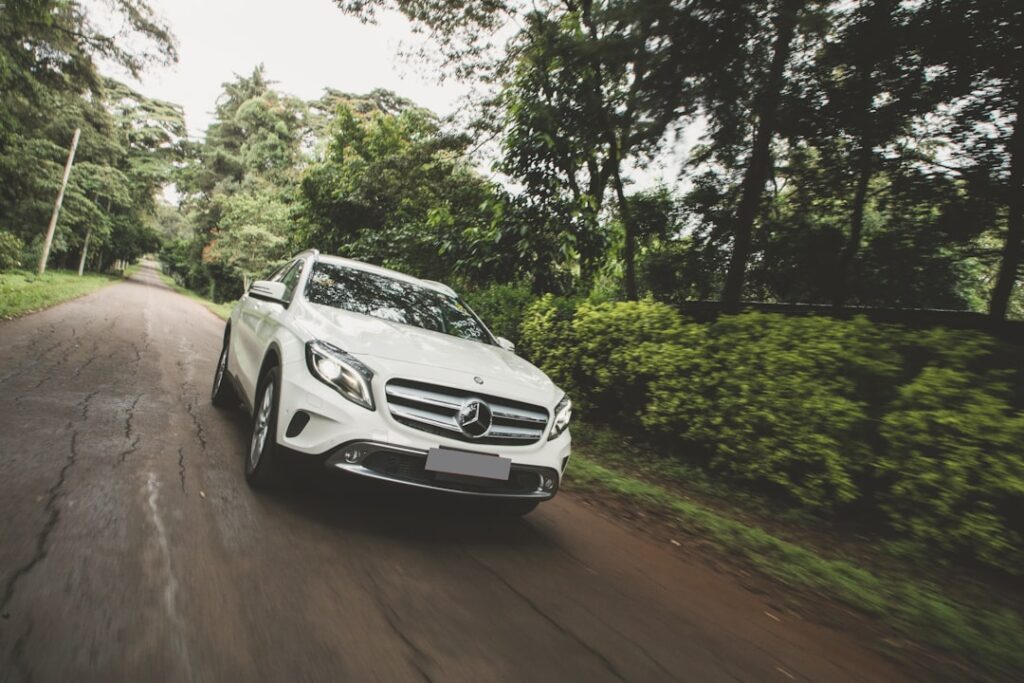 découvrez la gamme de suv mercedes : élégance, puissance et technologie réunies pour une expérience de conduite exceptionnelle. choisissez le suv mercedes qui correspond à votre style de vie.