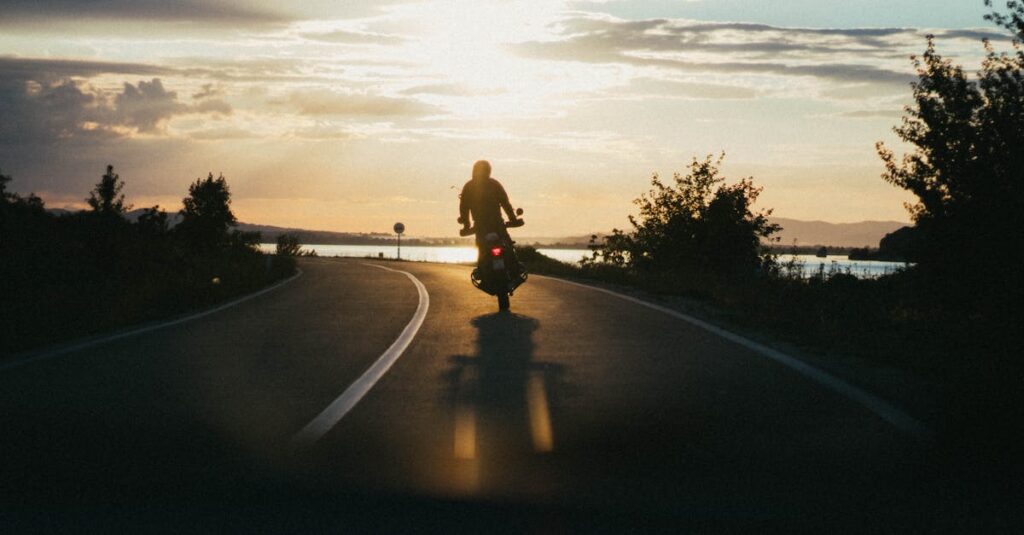 découvrez tout l'univers des motorcycles : actualités, conseils, essais, comparatifs et guides pour passionnés de motos et amateurs de deux-roues.