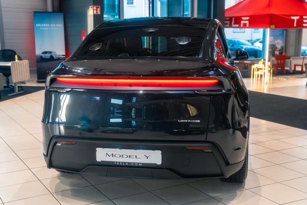 découvrez le suv tesla : un véhicule électrique alliant performance, autonomie exceptionnelle et design innovant. profitez d’une expérience de conduite unique et écologique avec les dernières technologies tesla.