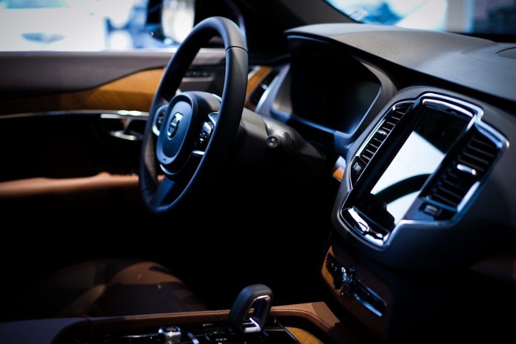 découvrez le volvo xc90, un suv de luxe alliant design élégant, technologies avancées et sécurité supérieure. profitez d’un confort inégalé et de performances exceptionnelles pour tous vos trajets.