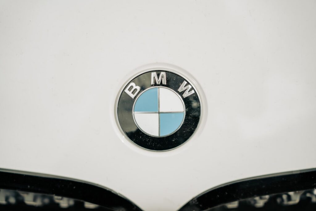 découvrez l'autonomie de la bmw i4 : performances, kilomètres parcourus avec une seule charge et conseils pour optimiser la batterie de cette berline électrique innovante.