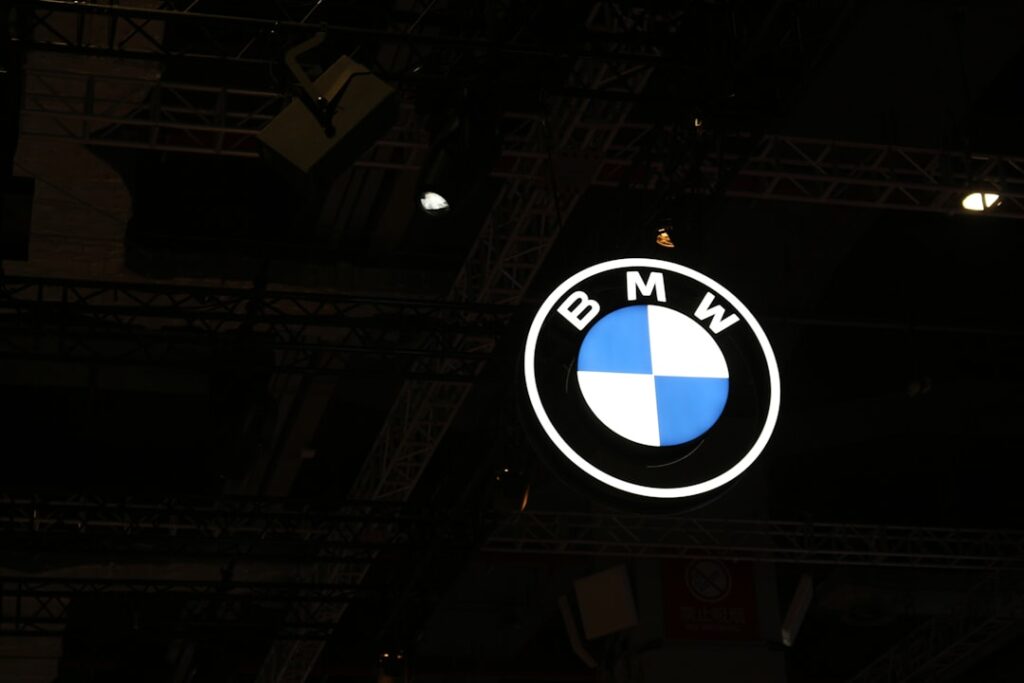découvrez le bmw ix1, le suv électrique alliant performance, technologie de pointe et design élégant. profitez d'une conduite sans émissions avec le confort et la sécurité bmw.