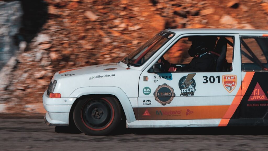 découvrez le citroën ë-jumpy, le fourgon 100 % électrique alliant confort, performance et autonomie pour un usage professionnel sans compromis. idéal pour les livraisons urbaines et les déplacements écologiques.