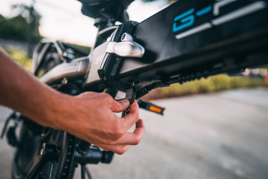 découvrez tout ce qu'il faut savoir sur les e-bikes : conseils, avantages, guides d'achat et nouveautés pour profiter pleinement du vélo électrique au quotidien.