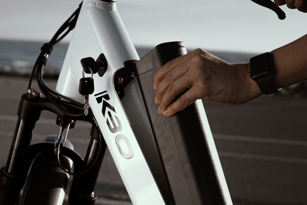 découvrez tout sur les vélos électriques : avantages, fonctionnement, conseils d'achat et meilleures marques pour profiter de vos déplacements urbains ou de vos balades nature.