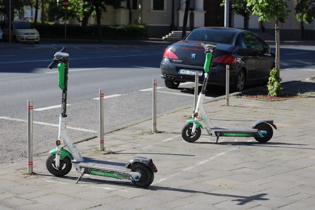 découvrez notre gamme de chariots électriques : écologiques, silencieux et efficaces. parfaits pour le transport facile de marchandises ou de personnes, que ce soit en entreprise, en entrepôt ou sur un terrain de golf. performance, autonomie et confort au rendez-vous.