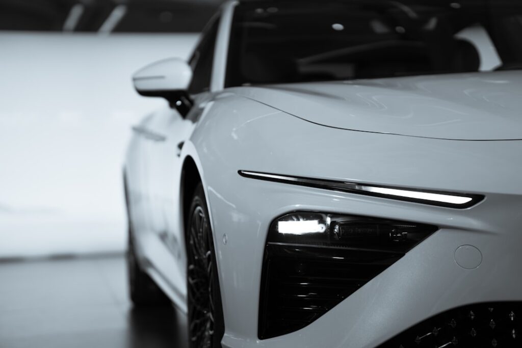 découvrez tout ce qu'il faut savoir sur les véhicules électriques : avantages, fonctionnement, modèles disponibles et conseils pour bien choisir votre voiture éco-responsable.