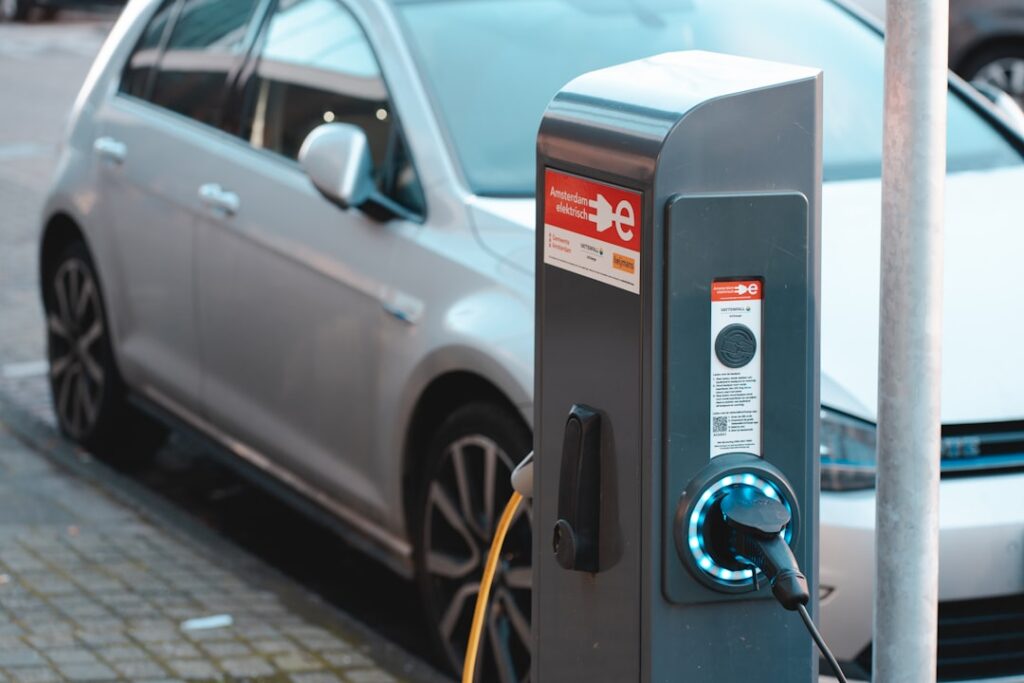 découvrez tout sur les véhicules électriques : avantages, fonctionnement, économies d'énergie et impact environnemental. trouvez des conseils pour choisir et entretenir votre voiture électrique.