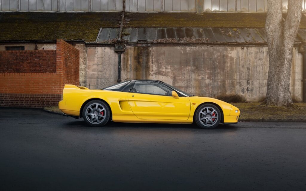 découvrez la honda nsx, la supercar japonaise alliant performance, design futuriste et technologies avancées. explorez ses caractéristiques, son histoire et les raisons de son succès parmi les passionnés d'automobile.