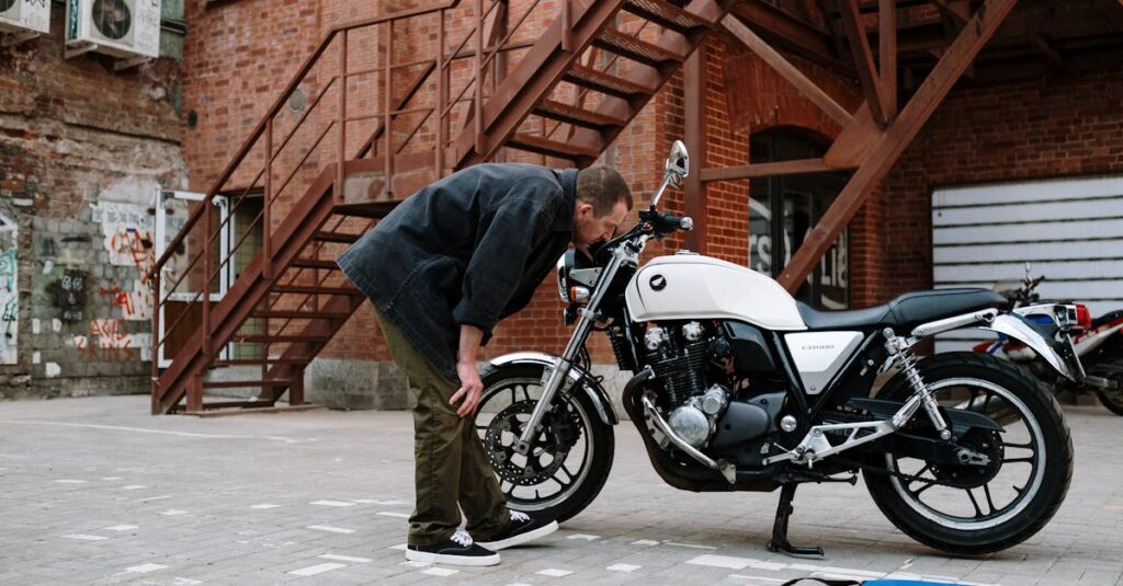 découvrez la honda nt1100, la moto touring polyvalente qui allie performance, confort et technologie pour vos longs trajets comme pour les déplacements quotidiens.