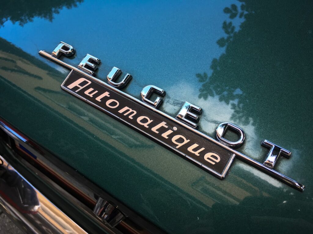 découvrez la peugeot e-408, la berline électrique au design élégant, offrant performance, autonomie et innovations technologiques pour une conduite durable et connectée.