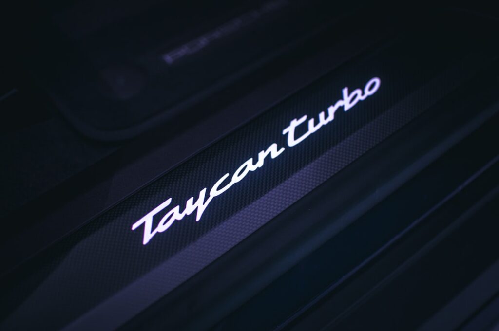 découvrez la toyota yaris cross hybrid : un suv compact alliant performance hybride, design moderne et technologie avancée pour une conduite urbaine éco-responsable. profitez de l'efficacité énergétique et du confort signé toyota.
