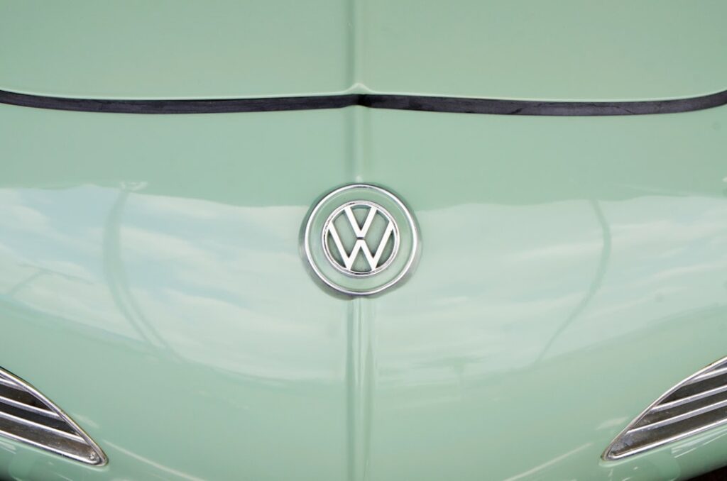 découvrez la gamme de véhicules électriques volkswagen : performances innovantes, design moderne et mobilité durable. explorez les modèles, leurs caractéristiques et les avantages de la conduite électrique avec volkswagen.