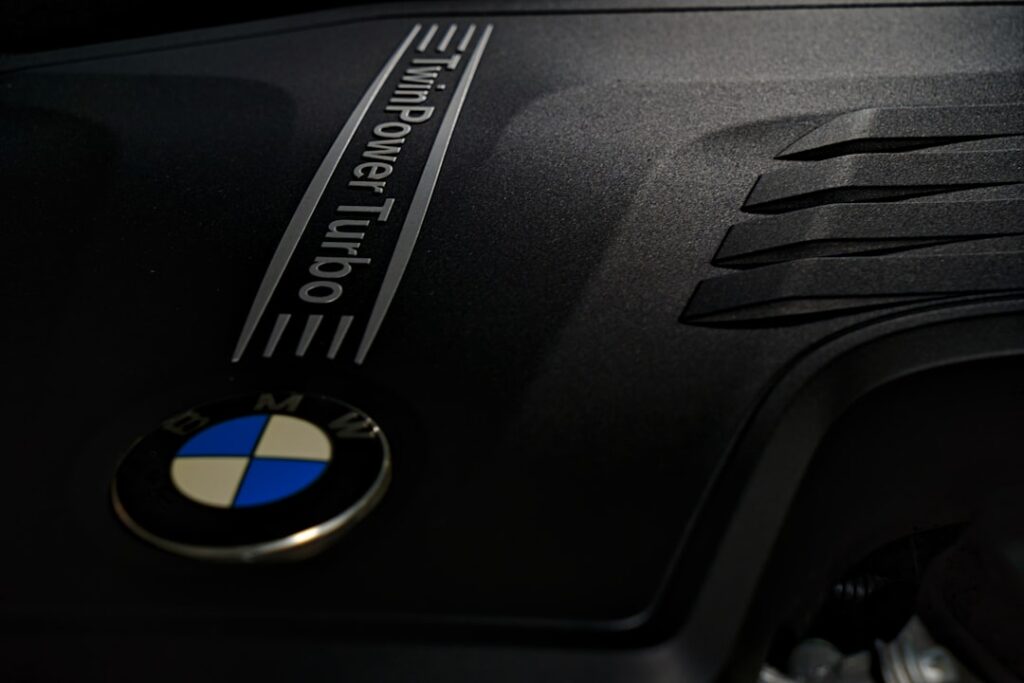 découvrez le bmw ix3, le suv 100% électrique alliant performance, design innovant et technologies de pointe. profitez de l’autonomie, du confort premium et de la conduite durable signés bmw.