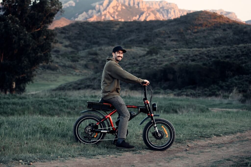 découvrez l'univers du vélo électrique : conseils d'achat, comparatifs, guides d’utilisation et astuces pour profiter au mieux de votre e-bike, que ce soit pour vos déplacements urbains ou vos aventures en plein air.
