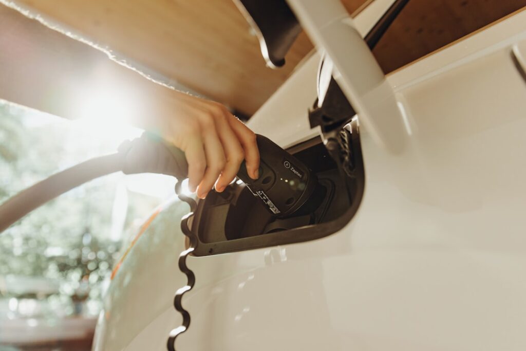 découvrez tout sur les véhicules électriques : avantages, fonctionnement, autonomie, modèles disponibles et conseils pour choisir la voiture électrique adaptée à vos besoins.