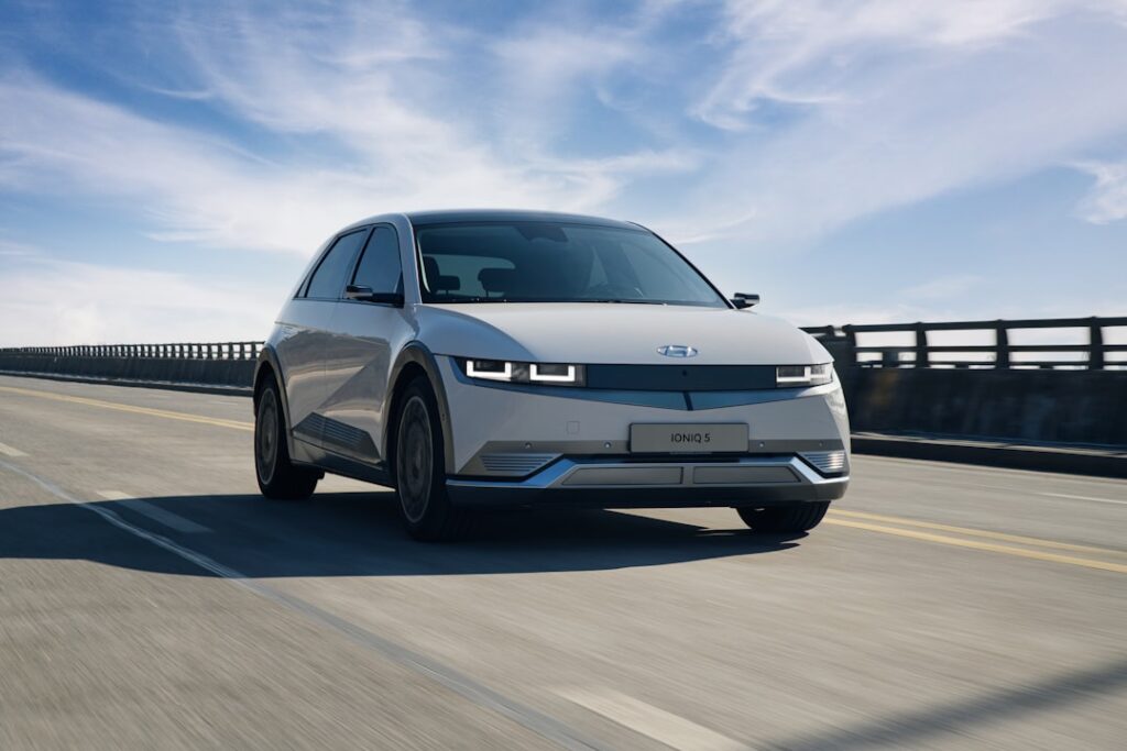 découvrez la hyundai ioniq 5, un suv électrique innovant au design futuriste, offrant autonomie, confort et technologies de pointe. explorez ses caractéristiques, performances et avantages pour une mobilité durable.