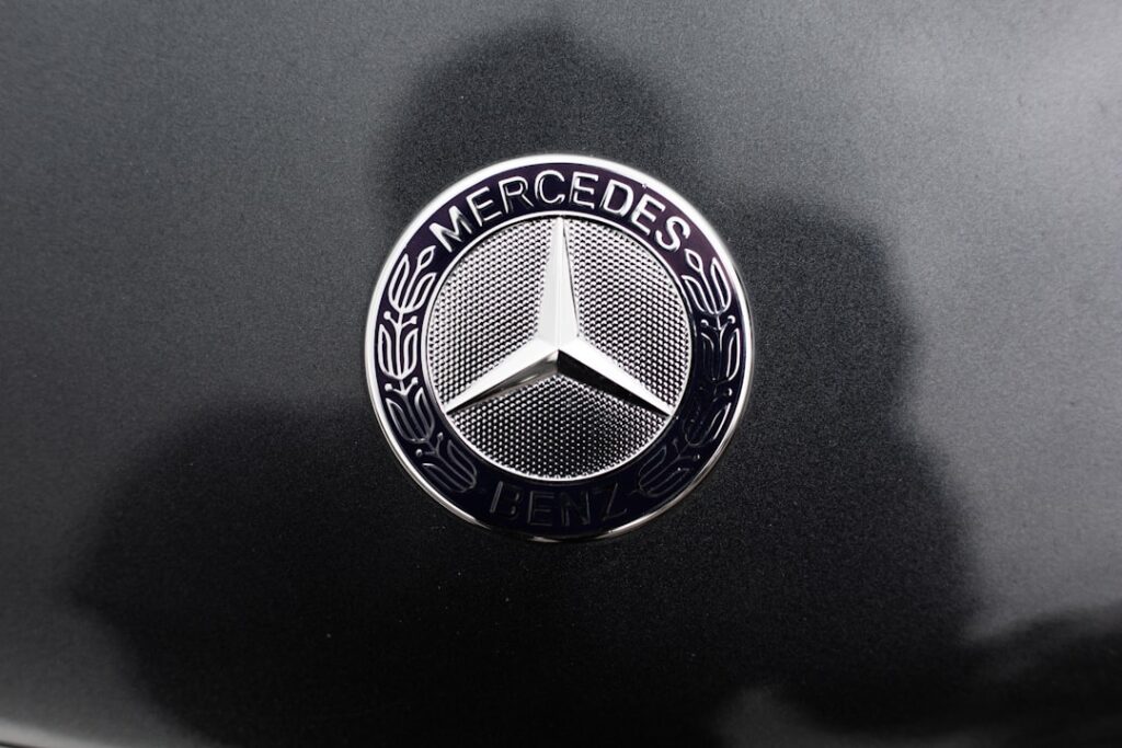 Mercedes G580 EQ : l’emblématique 4×4 se transforme en modèle électrique avec des tarifs au-dessus des normes découvrez la mercedes g580 eq, le nouveau 4x4 électrique alliant puissance, luxe et technologie. explorez ses performances, son autonomie et ses équipements haut de gamme.