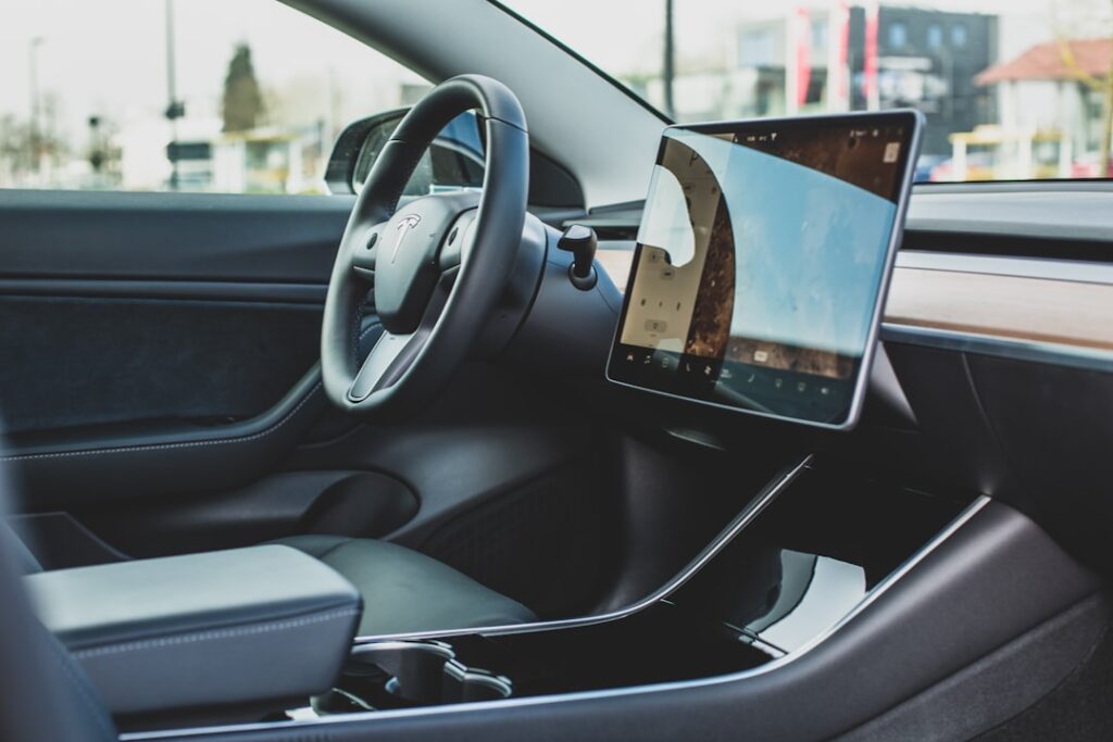 découvrez la tesla model 3, la berline 100% électrique alliant performance, autonomie et technologie de pointe. profitez d'une conduite innovante et écologique au meilleur rapport qualité-prix.