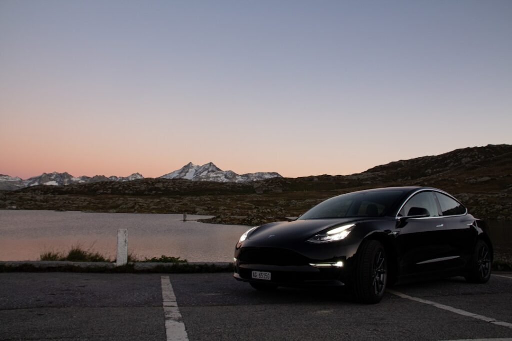 découvrez la tesla model 3 : une berline 100% électrique alliant performance, autonomie et technologies innovantes. profitez d'une conduite confortable et écologique avec la model 3, le véhicule idéal pour l'avenir de la mobilité.