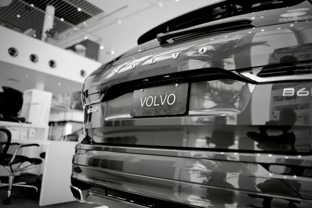 Découvrez la Volvo V60, l’élégante berline hybride rechargeable découvrez la volvo v60 : un break élégant offrant sécurité, technologies innovantes et confort exceptionnel. idéale pour les familles et les trajets quotidiens, la v60 allie performance et design scandinave.