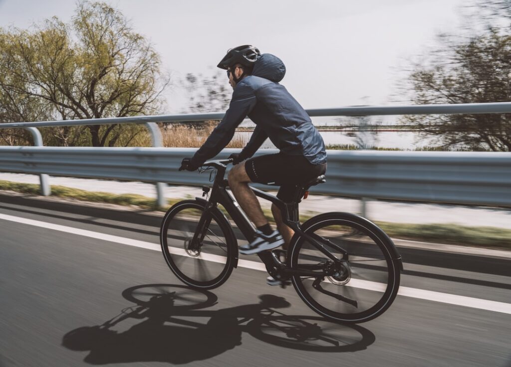 découvrez le decathlon stilus off road e-bike, le vélo électrique tout-terrain conçu pour allier puissance, confort et performance lors de vos aventures en pleine nature.