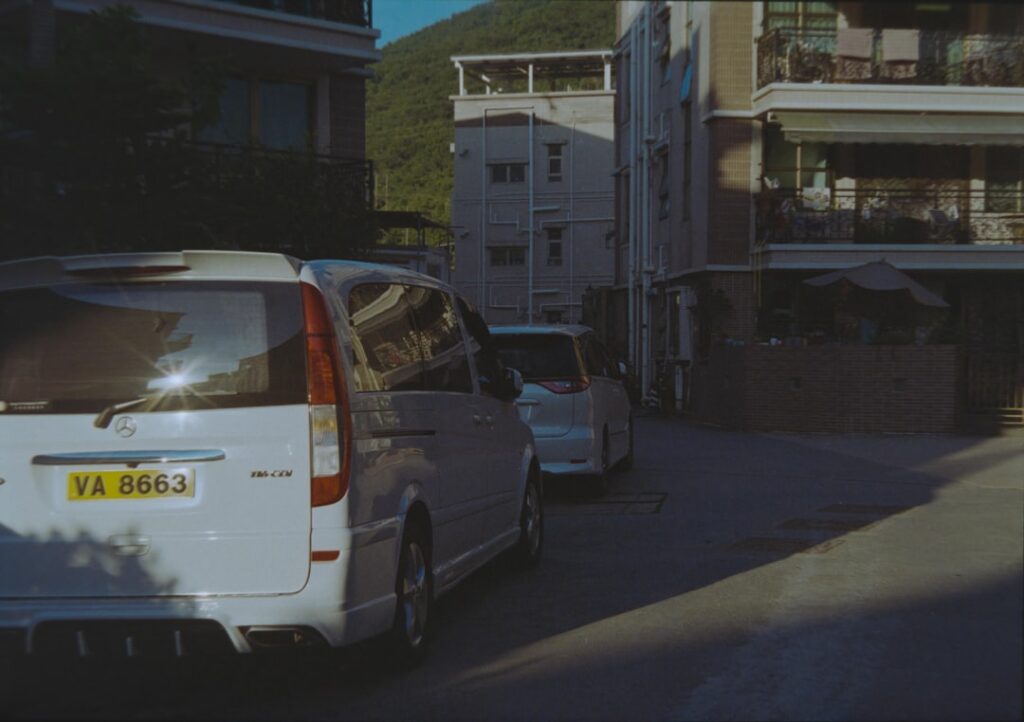 découvrez notre minivan hybride alliant espace, confort et écologie pour des trajets en famille plus verts et économiques.